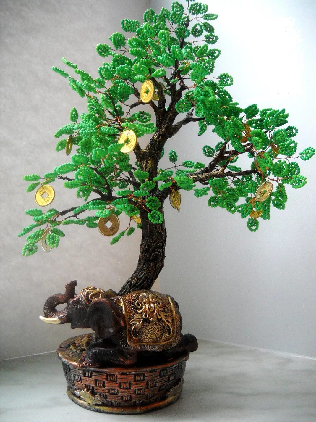 Денежное бисером. Денежное дерево из бисера своими руками. Бисер деревья. Деревья из бисера. Осеннее дерево из бисера.