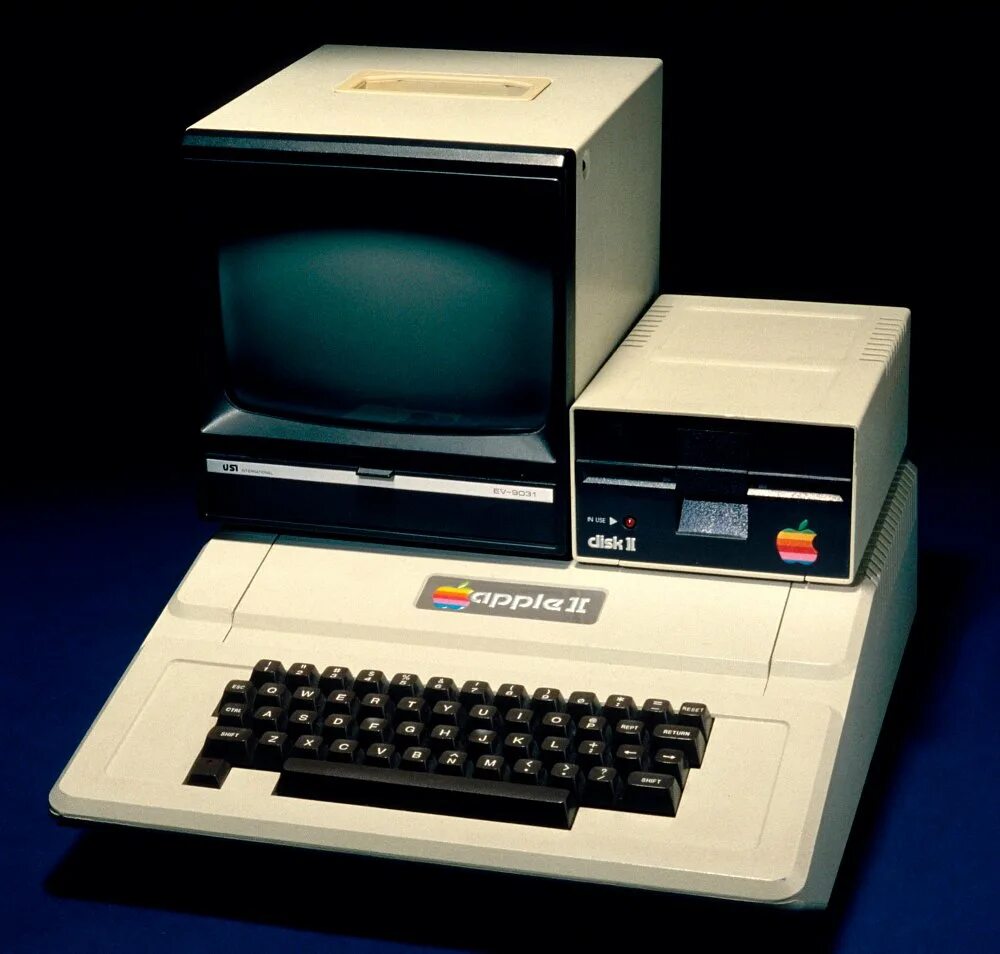 Компьютер apple ii. Apple ii 1977. первый персональный компьютер apple 2. apple 2 компьютер 1977. первый компьютер эппл.
