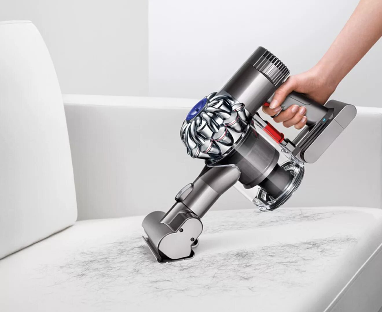 Беру дайсон. Дайсон в6. Dyson Cordless v6 Vacuum. Дайсон пылесос беспроводной v7. Ручной мини пылесос Dyson.