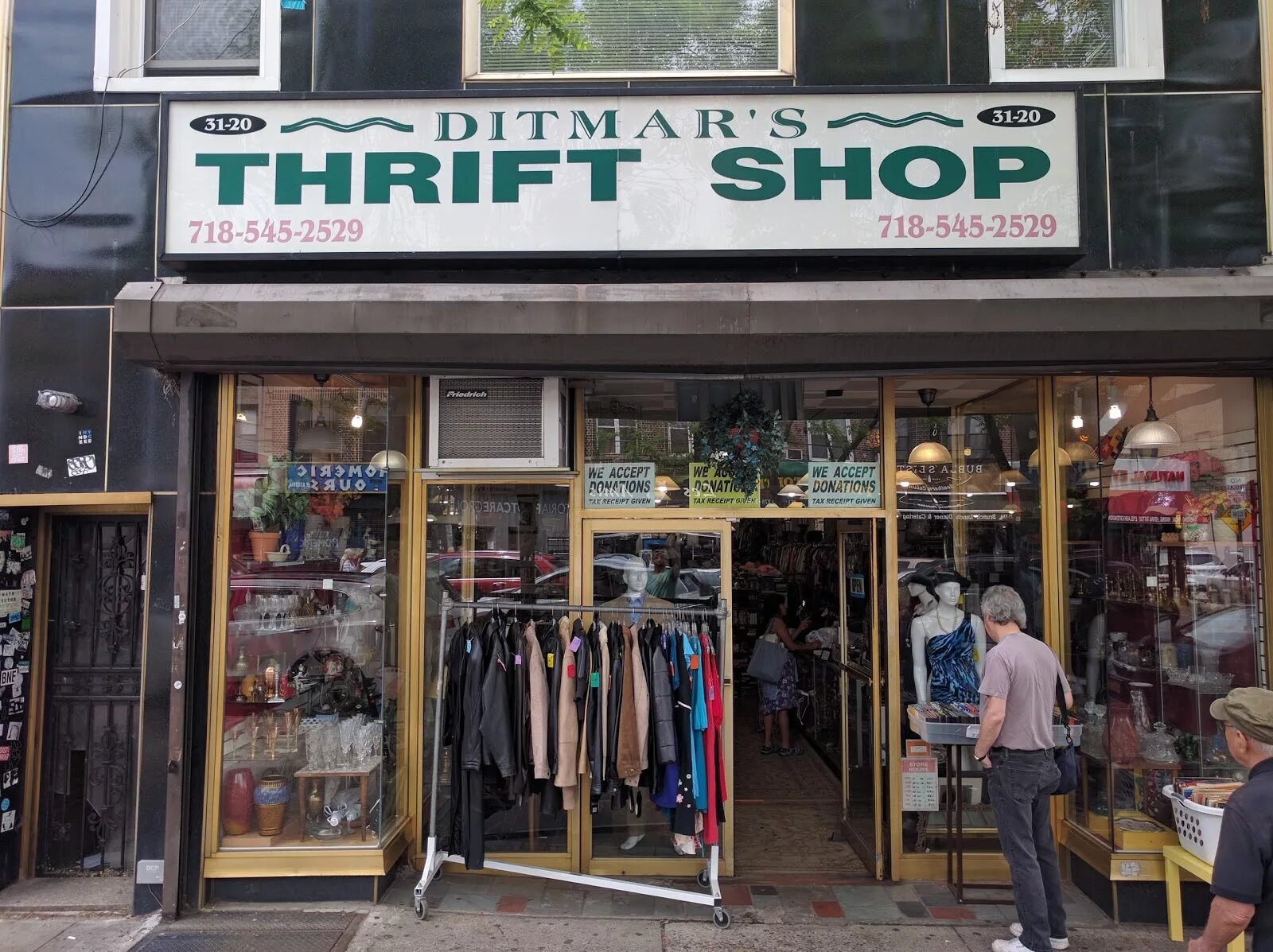 Thrift shop. Thrift Store. Thrift shop USA. Thrift shop meaning.