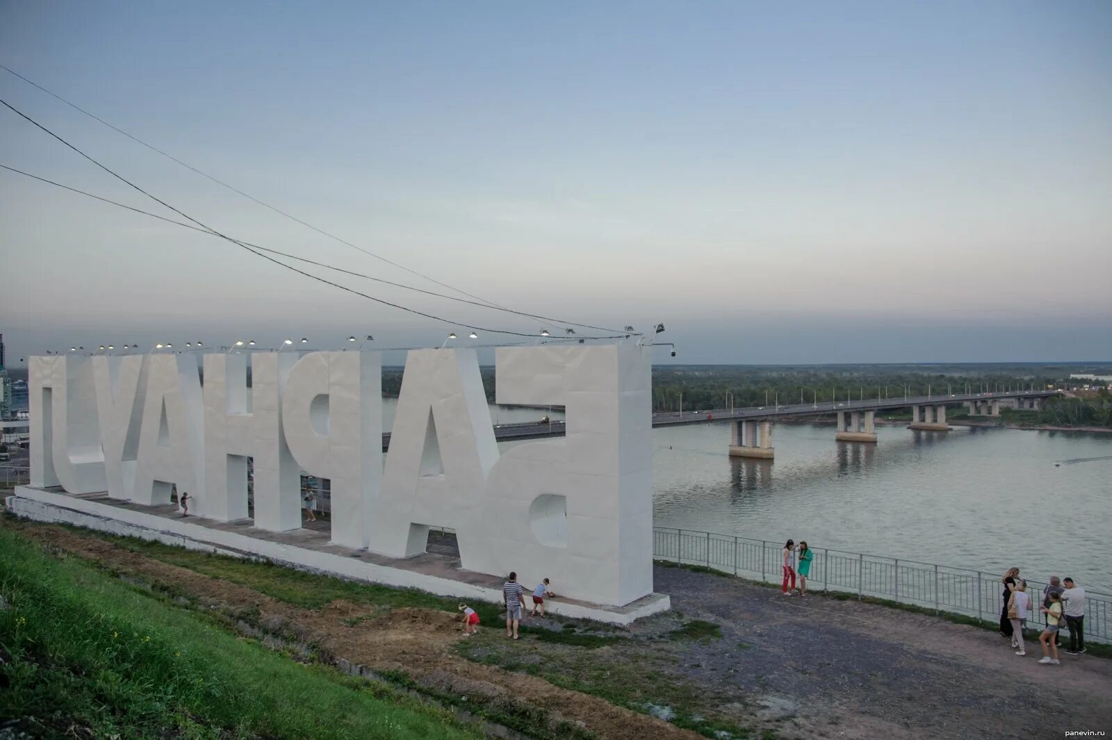 Где в барнауле можно сделать. Барнаул Нагорный парк буквы. Барнаул набережная буквы. Стелла город Барнаул. Речной вокзал надпись Барнаул.