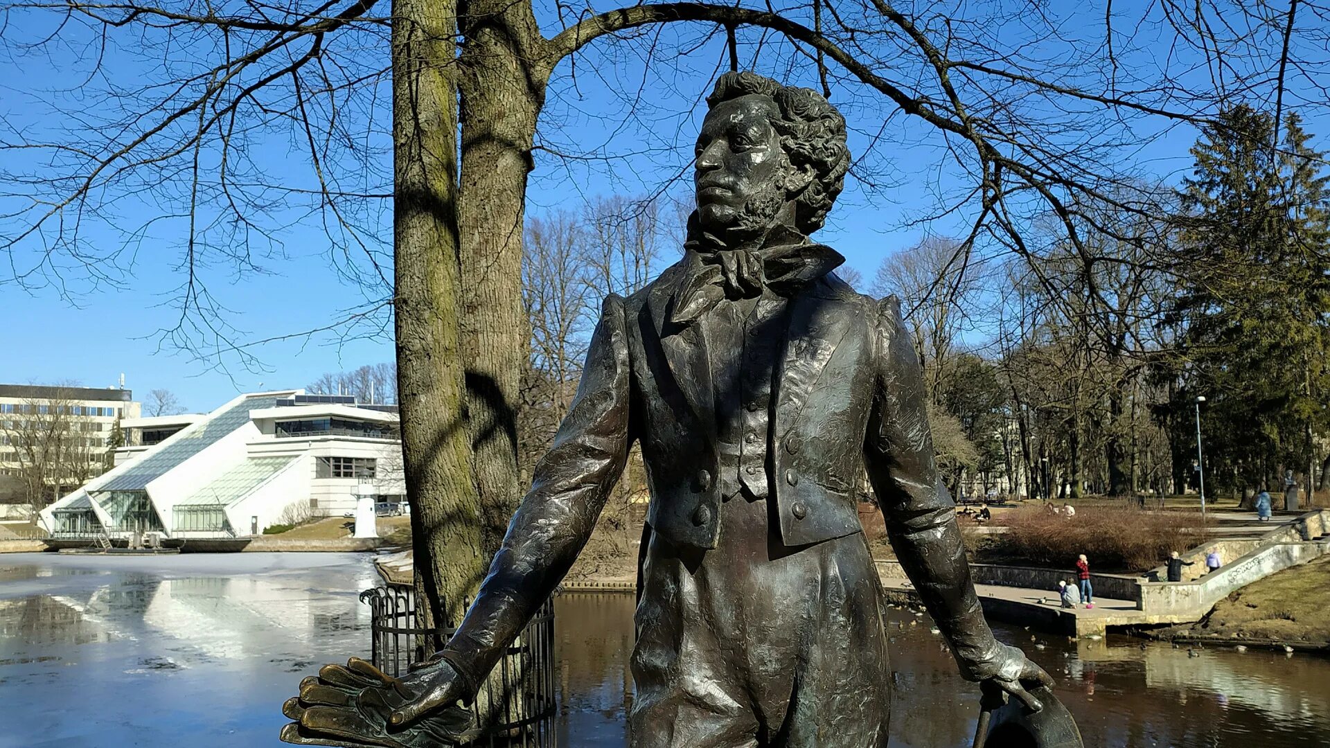 Мукачево памятник пушкину. Памятник а. Снесенные памятники пушкину. Снесенные памятники пушкину. Памятник пушкину в риге.