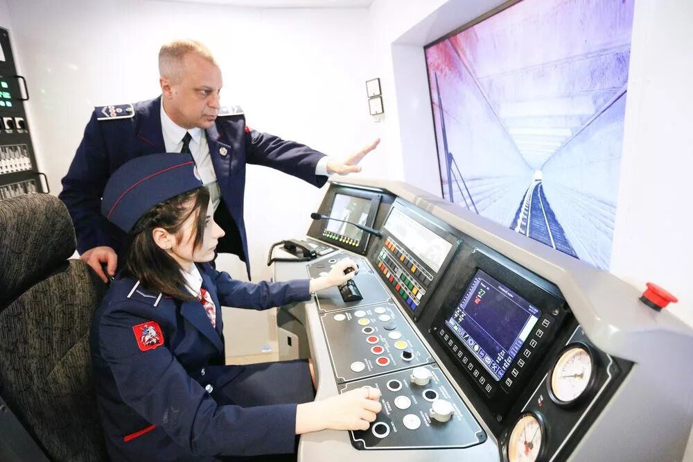 Машинисты Московского метрополитена 2021. Машинист электропоезда Московского метрополитена. Машинисты Московского метрополитена 2020. Наталья Корниенко машинист