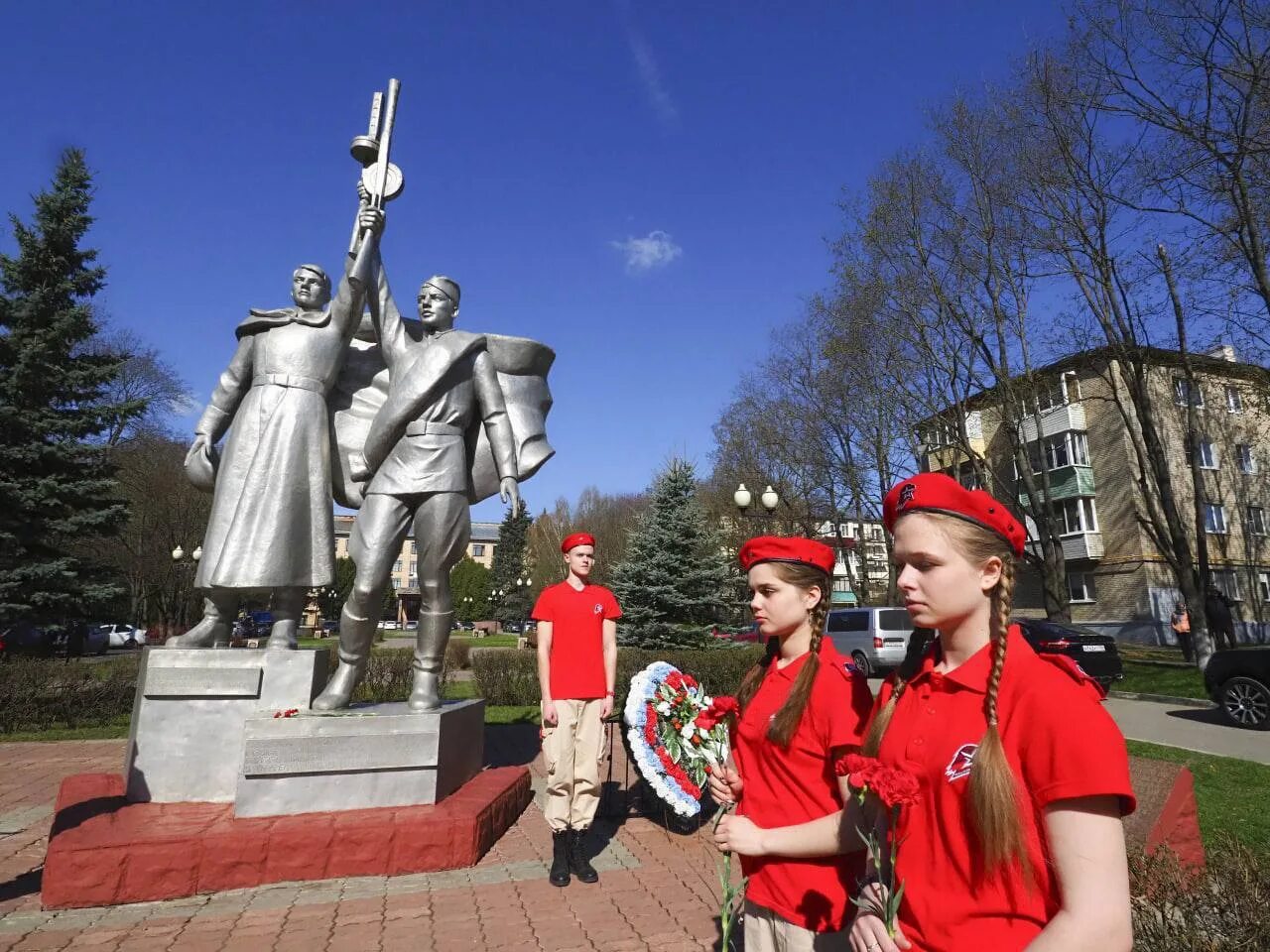 Александр лавров подольский курсант. Памятник подольским курсантам в подольске. Подольские герои. Стекольникову подольск. Подольские герои.