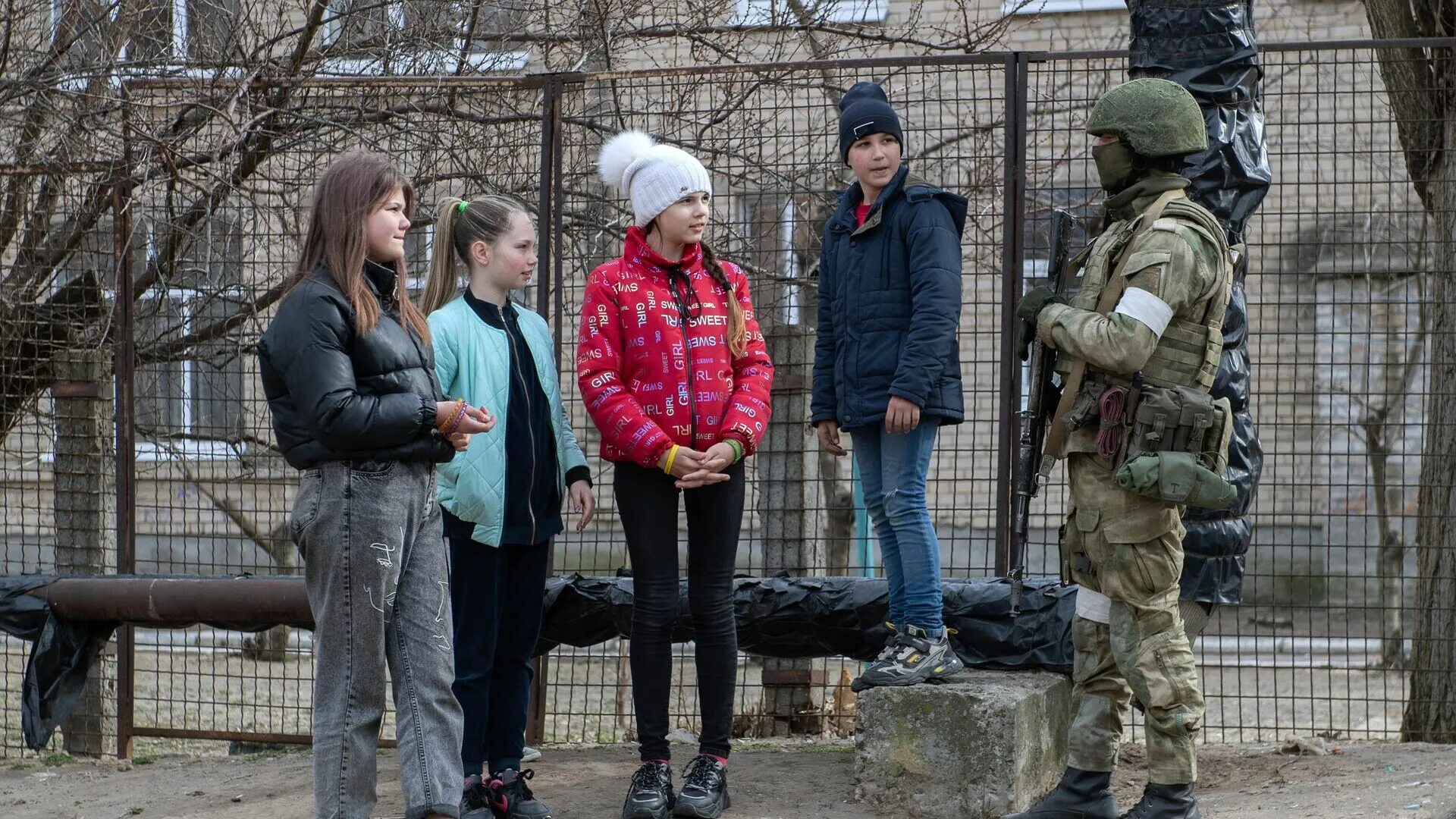 Последние новости 2 апреля. Русские солдаты в Мелитополе. Российские военные в Мелитополе. Российские военные в Буче.