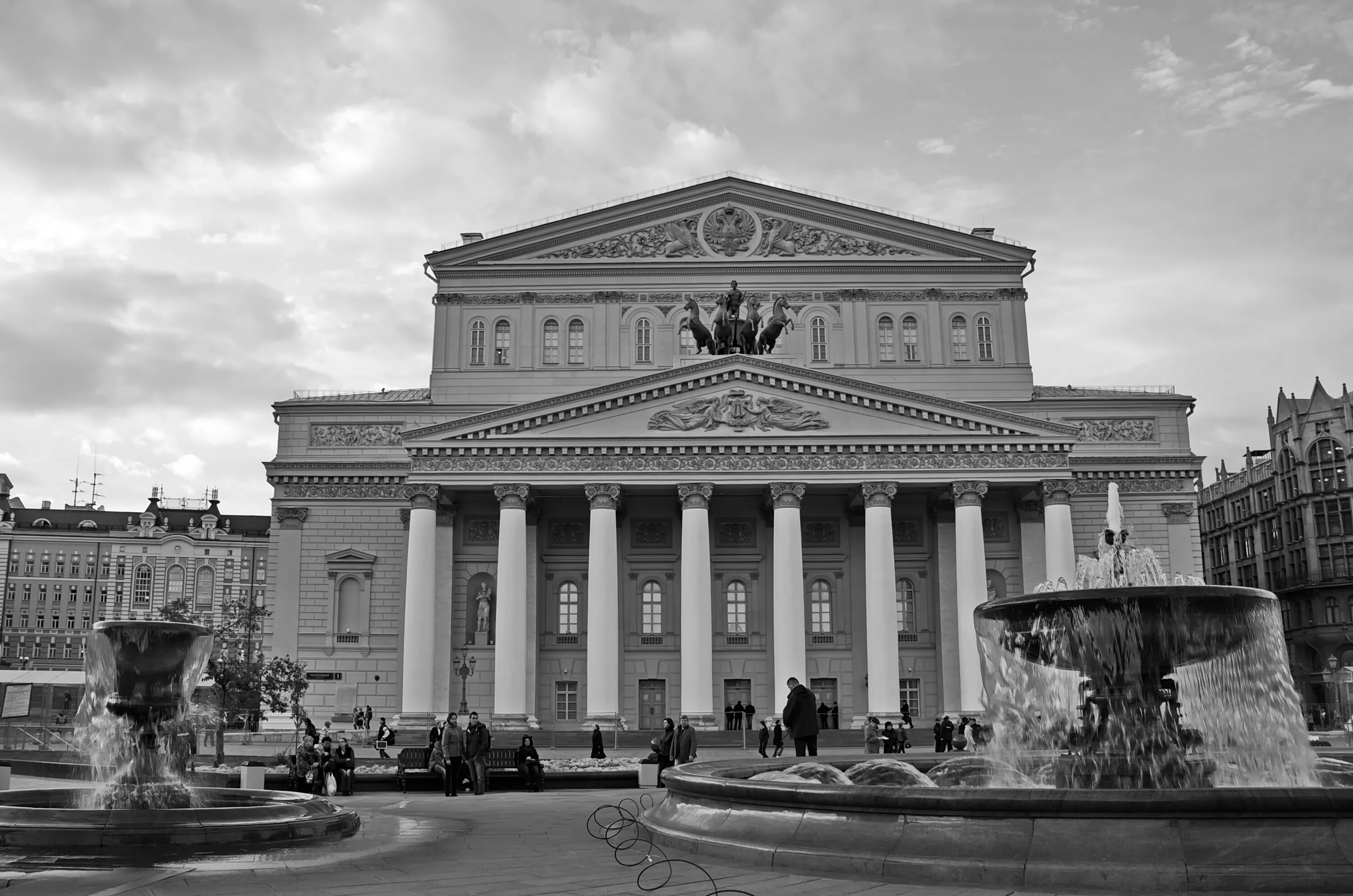 Фонтан у Большого театра подготовили к открытию сезона