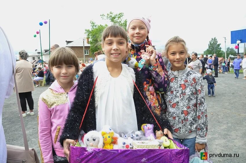 Новоуткинск свердловская область достопримечательности. Новоуткинск школа. Новоуткинск. Достопримечательности новоуткинска. Поселок новоуткинск свердловская область.