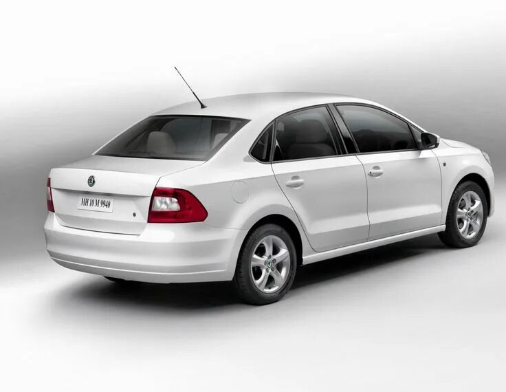 Купить б/у Skoda Rapid I Рестайлинг 1.6 AT (110 л.с.) бензин автомат в Санкт-Пет