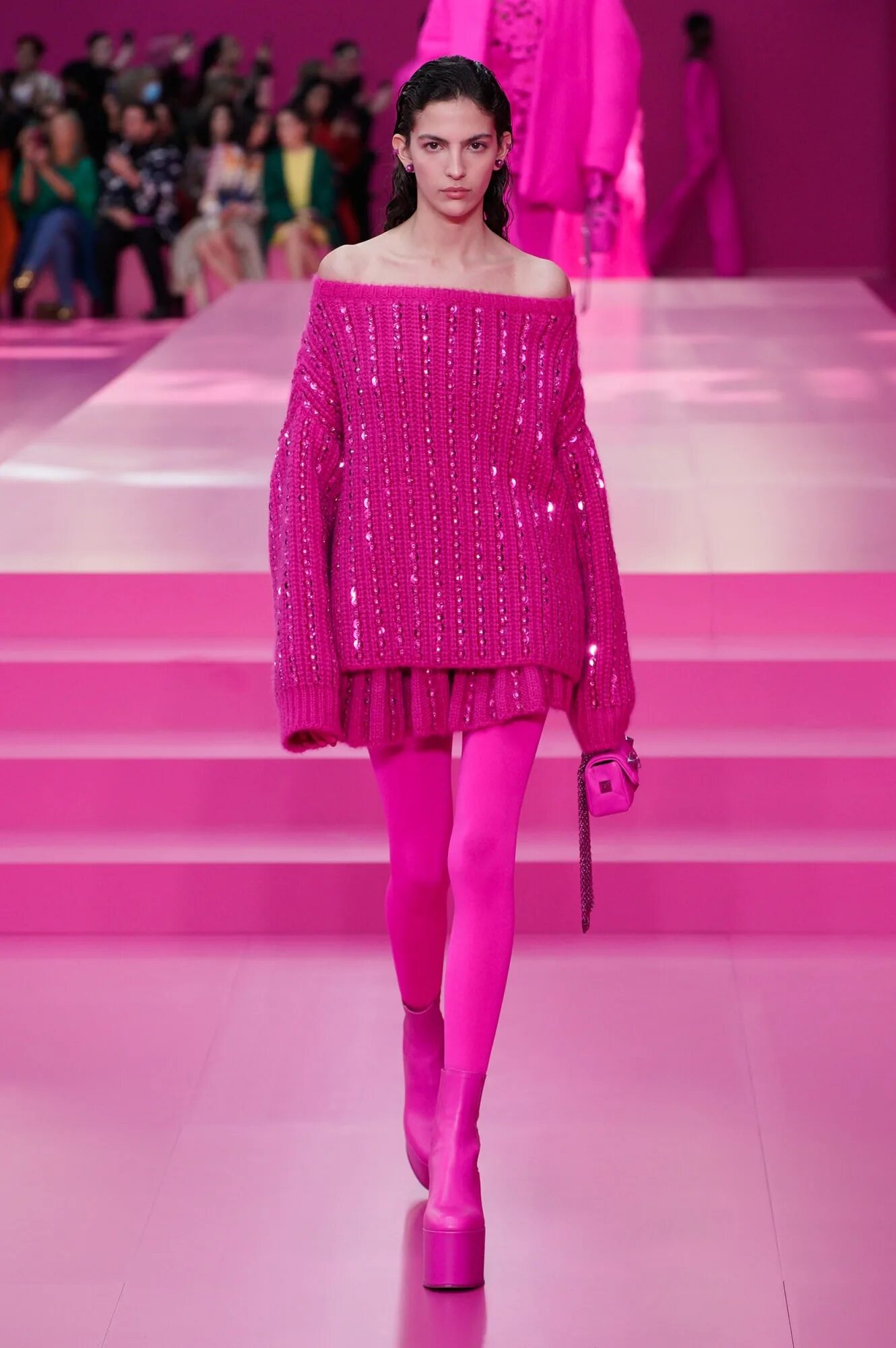 Модные показы зима 2025. Валентино 2025-2025 fallwinter. valentino 2025 коллекция. валентино 2025 розовый. валентино 2025 осень зима.