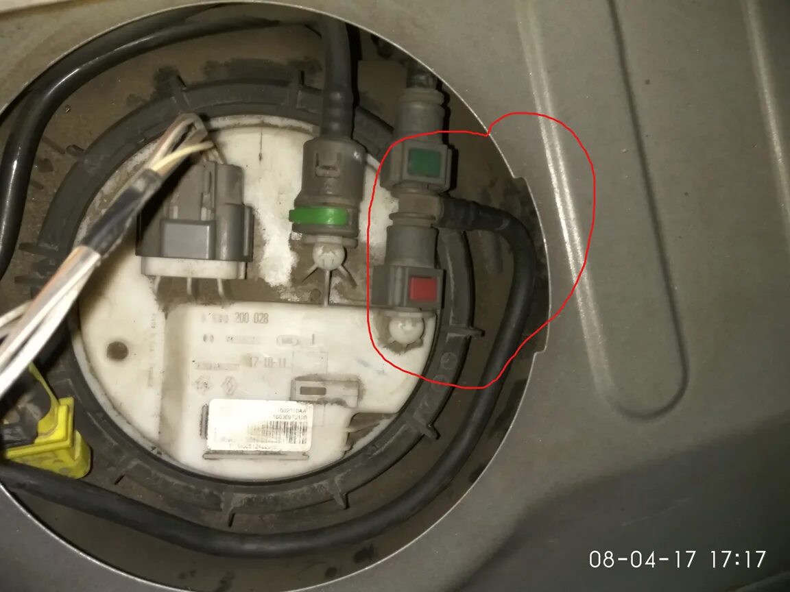 Ремонт шланга бензонасоса - Renault Megane I, 1,6 л, 1997 года своими руками DRI