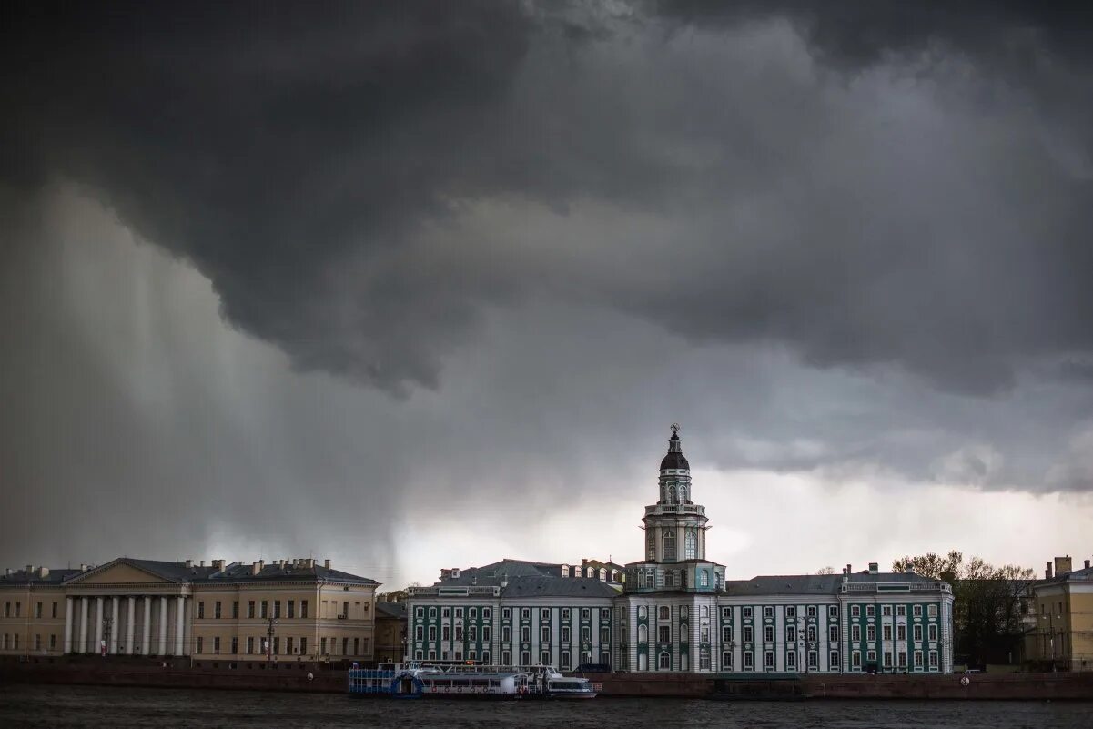 Погодная спб. Шторм в Санкт-Петербурге. Ураган в Санкт Петербурге. Шторм в Петербурге. Смерч в Санкт-Петербурге.