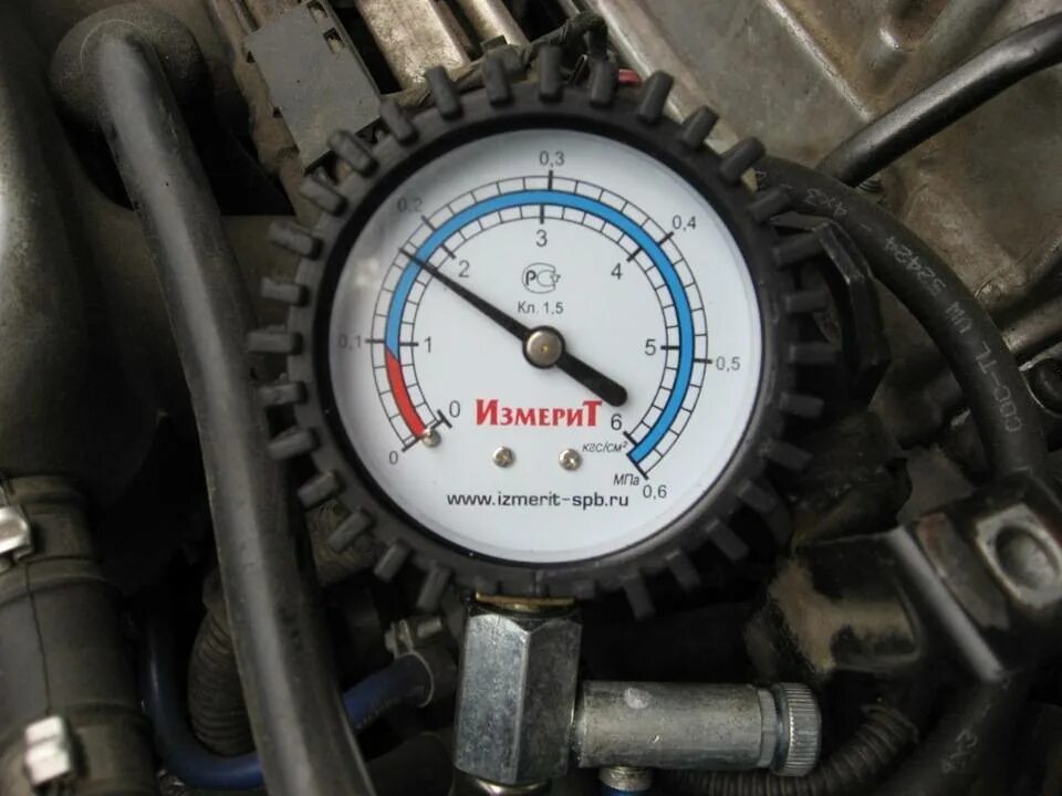 Как увеличить давление масла. Давление моторного масла в двигателе g4gc. Давление масла в двигателе ВАЗ 2112 16 клапанов. Норма давления масла двигателя 16кл. Замер давления масла ВАЗ 2112.