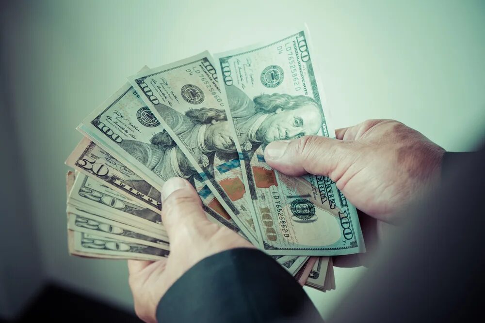 Супруги и деньги. Заработок денег. Money the same. Money the same. Разное отношение к деньгам.