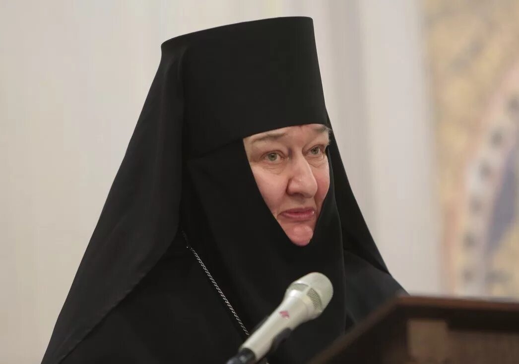 монахини среднеуральского женского монастыря. послушница в церкви. настоятельница иоанновского монастыря. женский монастырь послушницы приют. сестры новотихвинский монастырь.