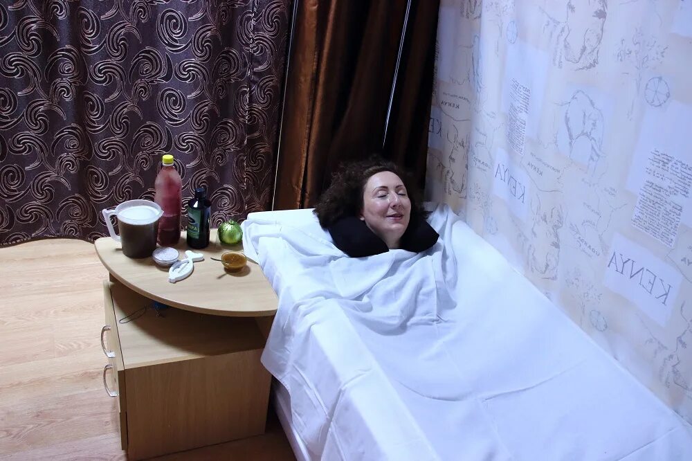 алисса монкс. накрыл простыней. накрыл простыней. простынь для больниц. накрыл простыней.