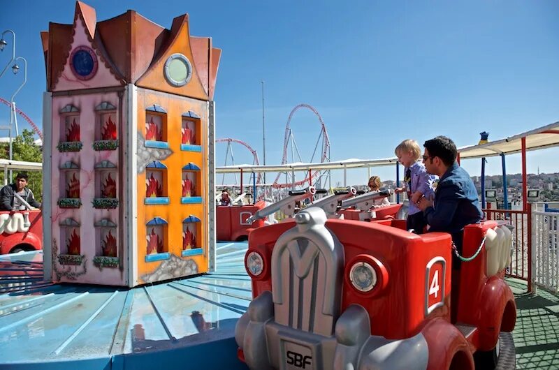 Мальчик в стамбуле. Три дня в стамбуле. Стамбул путешествие самостоятельно. Куда сходить в стамбуле с детьми. Миниатюрк стамбул в миниатюре.