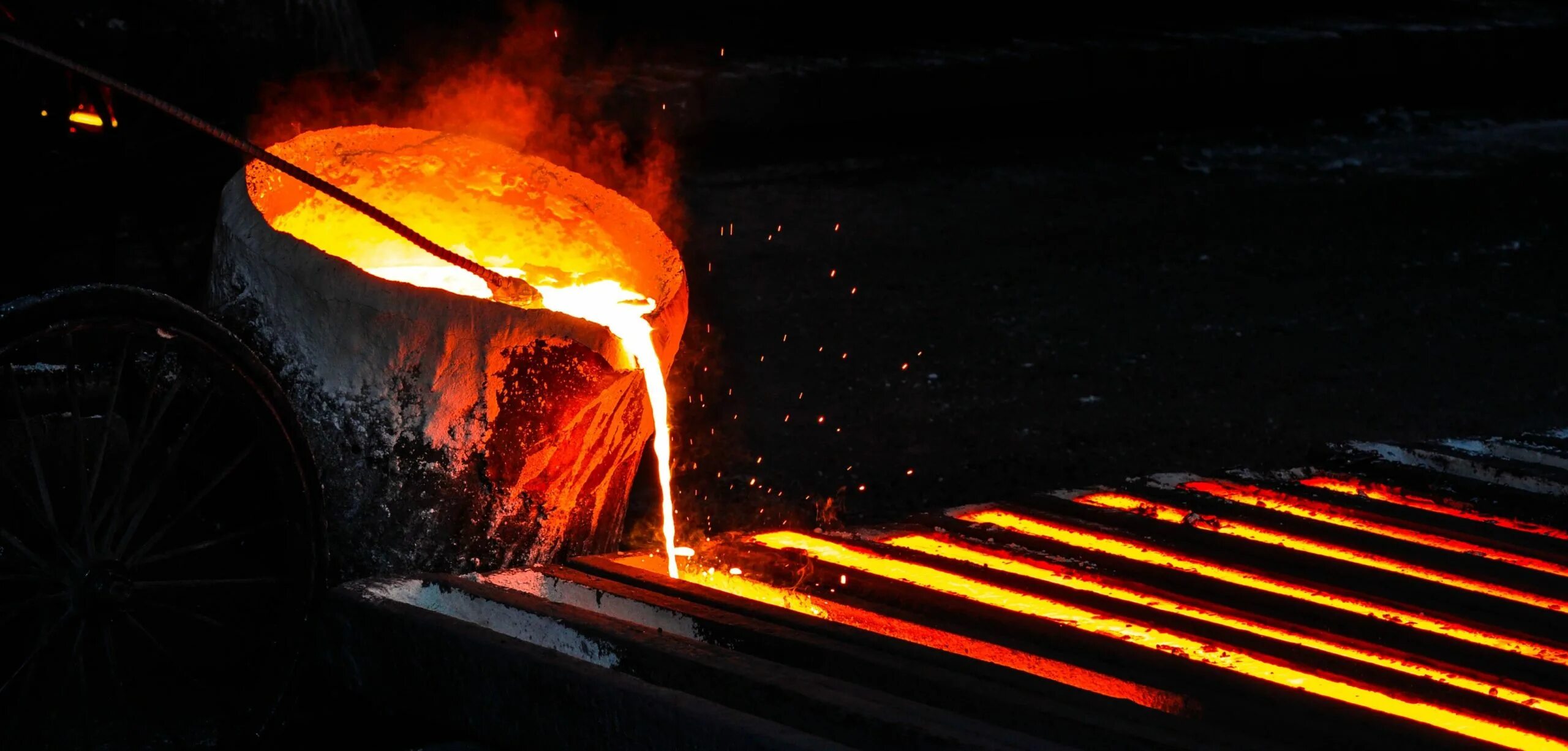 Производство сплавов чугуна стали. Литье металла. Черная металлургия. Черная и цветная металлургия. Металлургическое производство.