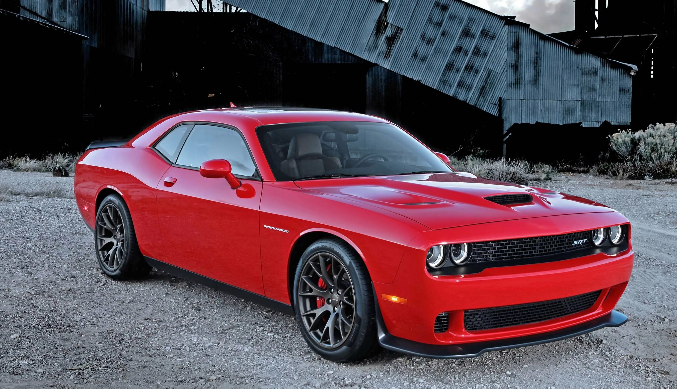 Машина додж челленджер. Dodge Challenger srt Hellcat. Dodge Challenger srt Hellcat 2015. Додж Челленджер СРТ 2015. Додж Челленджер СРТ красный.