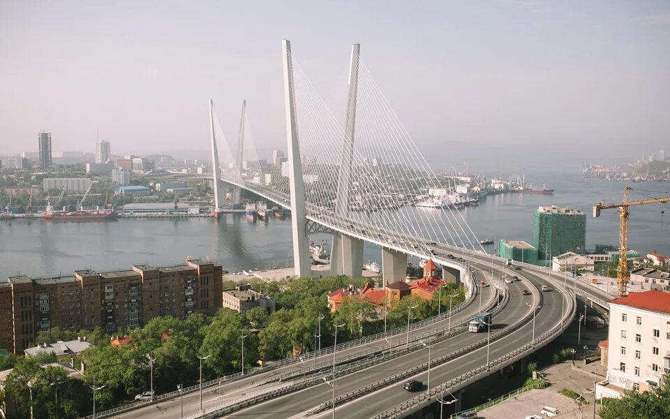 Владивостоке. Мост на остров русский во владивостоке. Русский мост владивосток. Золотой рог владивосток. Мост москва владивосток.
