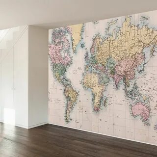 Карты на стене в интерьере