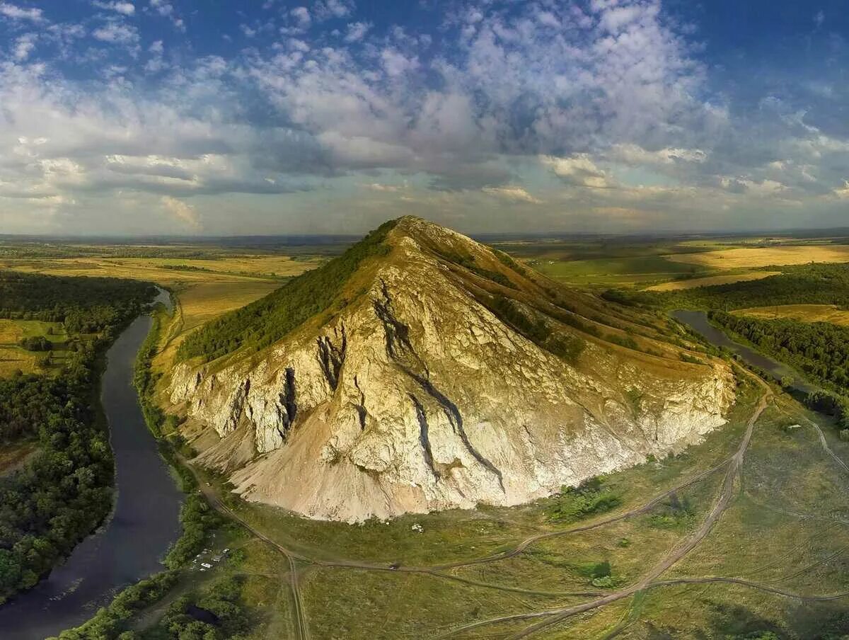 Какие горы есть в башкортостане. Горы башкортостана шиханы торатау. юрактау башкортостан гора. гора шихан стерлитамак. шихан юрактау башкирия.