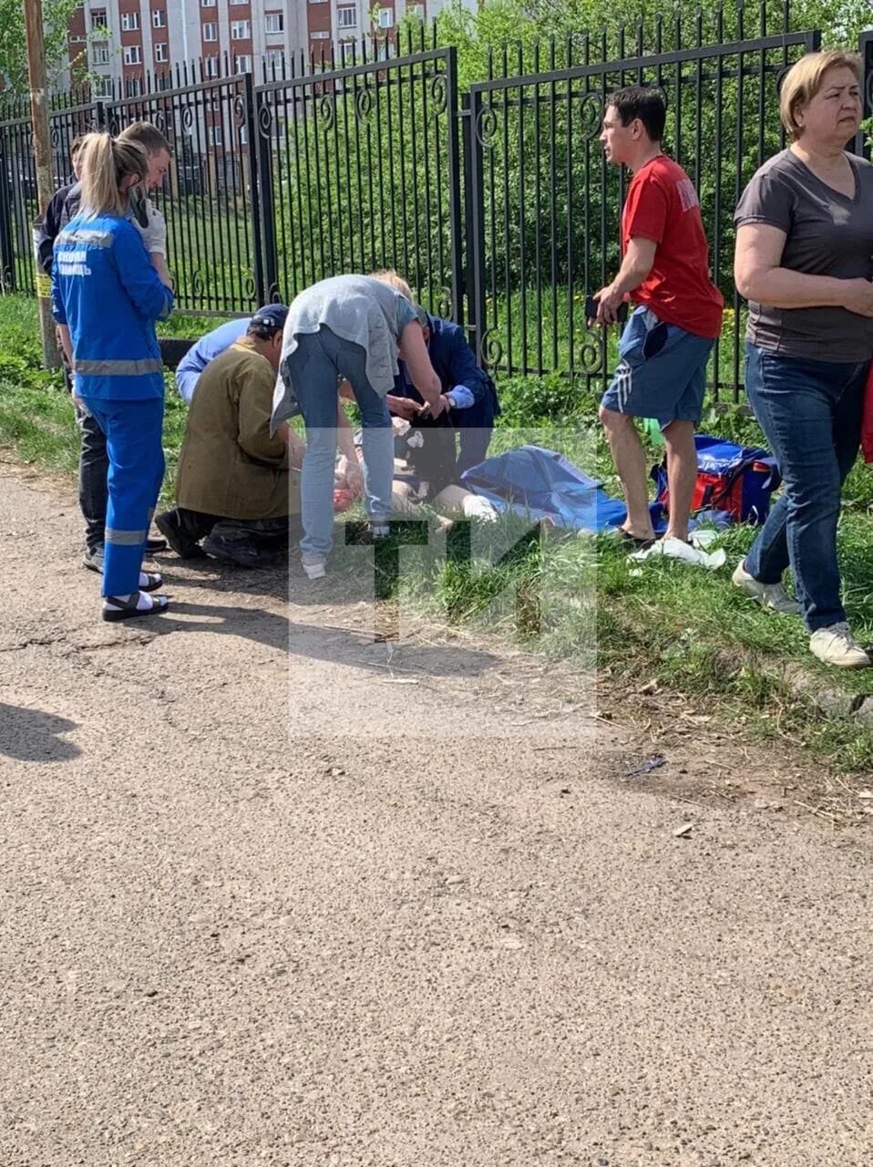 Что происходит со школьниками. Что происходит со школьниками. Казань перестрелка в школе 175. Что происходит со школьниками. Школьник захватил школу.