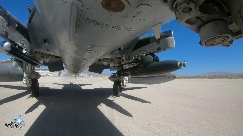 Иран планирующая бомба Су-22. Планирующая авиабомба JDAM. JDAM er бомба. Су-22 модернизированный иранский.
