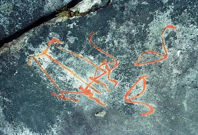 Петроглифы кижи. Петроглифы онежского озера. пудож карелия петроглифы. онежские петроглифы, лебеди. бесовы следки петроглифы.