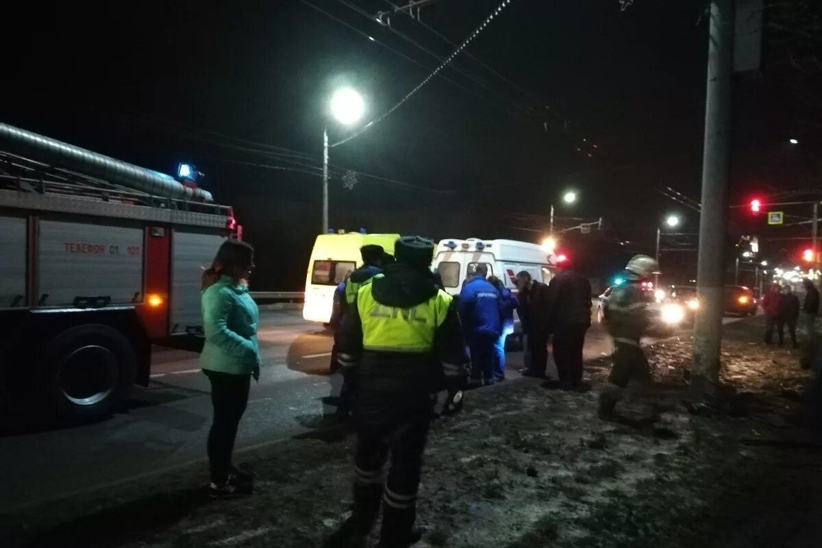 Что случилось в туле сегодня ночью. Дтп в туле сегодня на октябрьской.