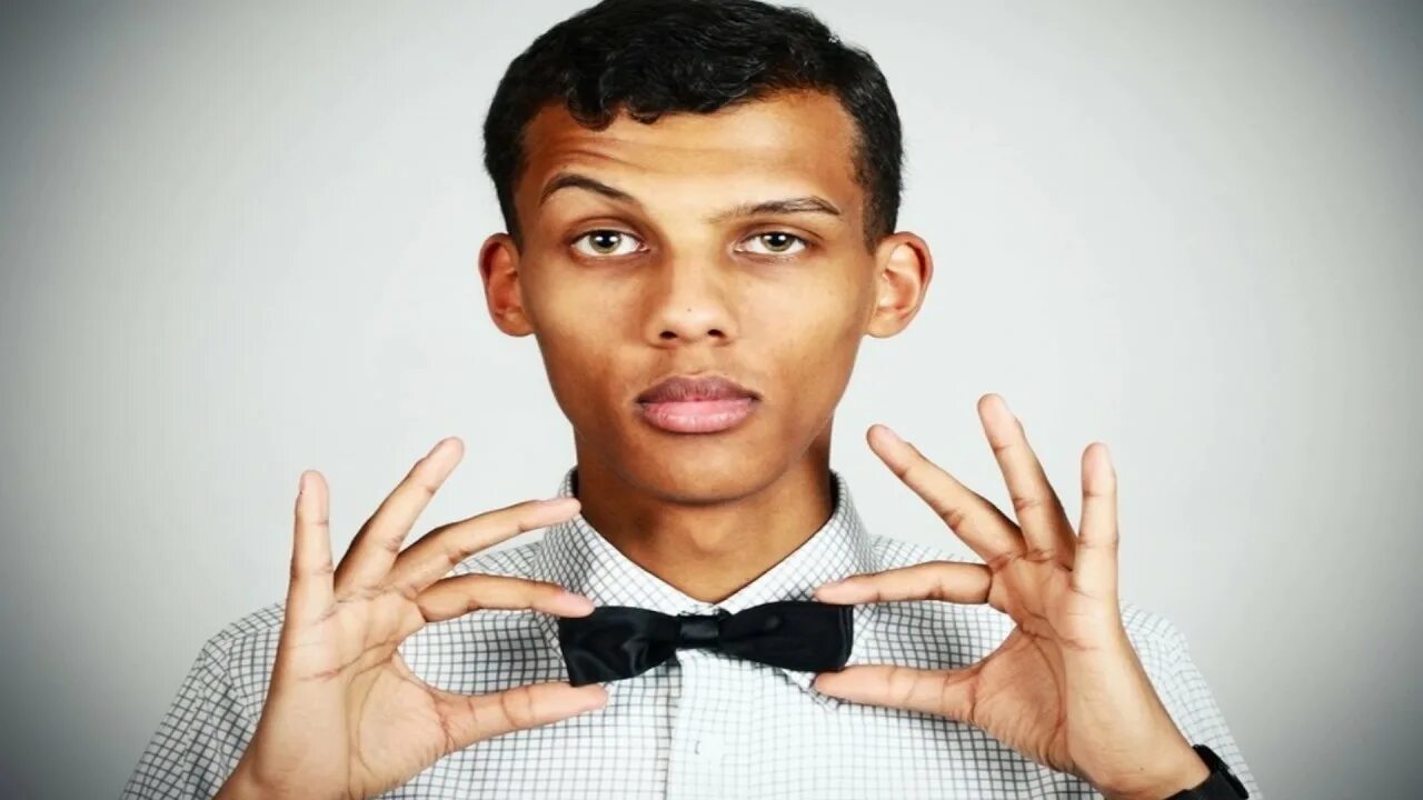 Papaoutai песня на русском. Папауте стромае. Стромае папа уте. Stromae уте папа уте. Стромае вмакияже.