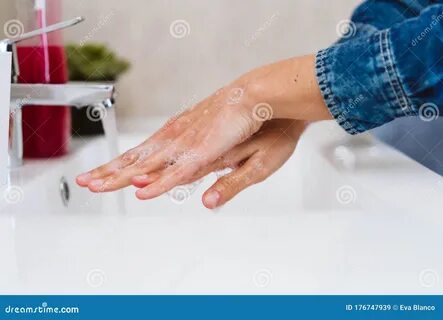Dry hand wash