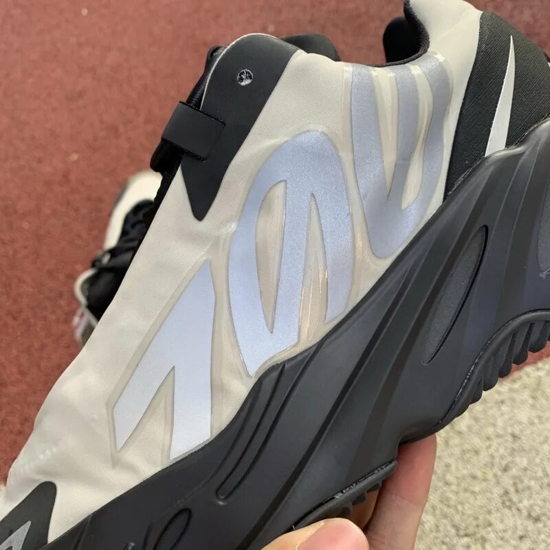 Adidas Yeezy Boost 700 MNVN Bone. Yeezy 700 MNVN Orange. ИЗИ буст 700 реплика. Adidas Originals Yeezy Boost 700 MNVN Metallic.