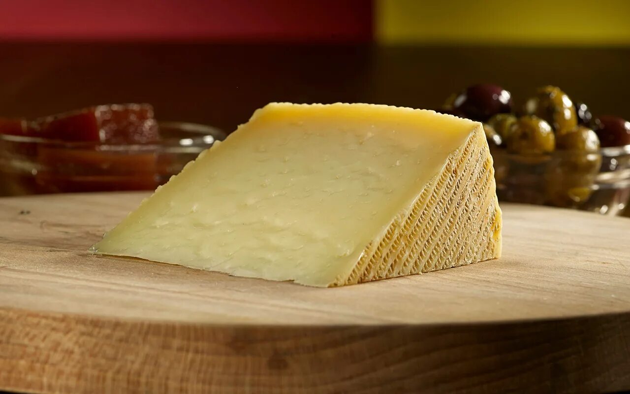 Манчего дель Руссо сыр. Сыр Манчего. Сыр твердый. Кишечная палочка в сыре.