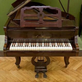 Старинный инструмент напоминающий пианино как называется