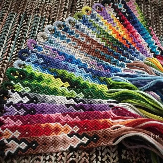 Браслеты фенечки. Фенечки из ниток. Мужские фенечки из мулине. Фенечки цветные. Цвета фенечек.