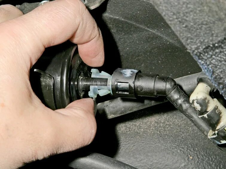 как отсоединить быстросъемные разъемы. съемник для быстросъемов топливных трубок форд. быстросъем топливной трубки пежо 508. топливный фильтр шкода октавия тур 1. 4.