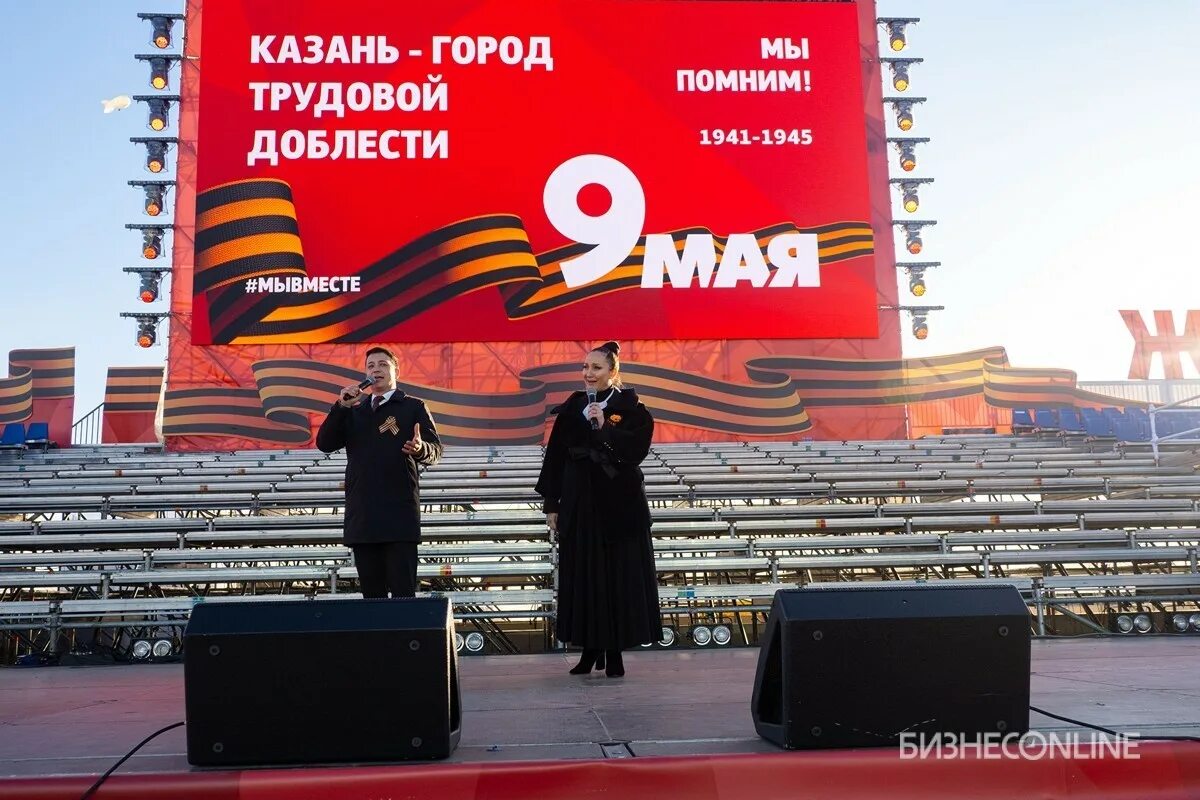 Митинг концерт на 9 мая. Концерт 9 мая. Концерт в Кремле. Кремль 9 мая. Политики в стенах Кремля.