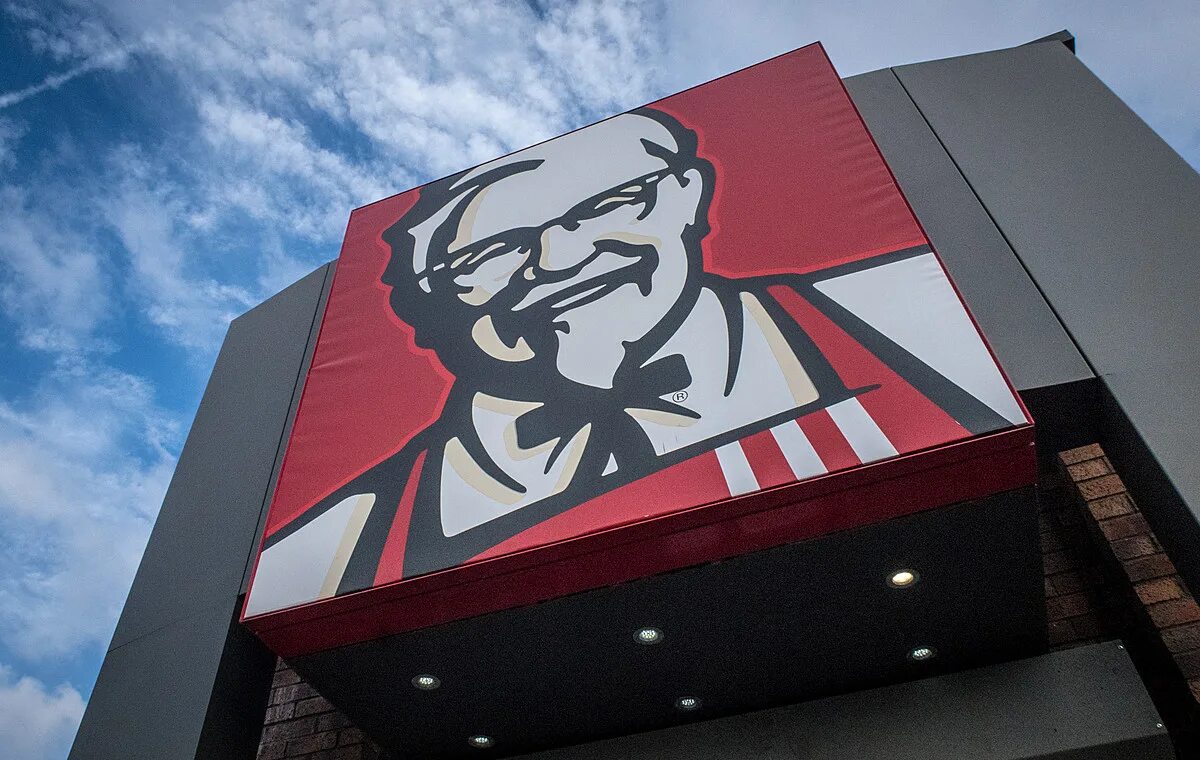 Kfc междуреченск. Кфс междуреченск. корпоративный университет kfc. кфс в германии. кфс разрисованные стены.