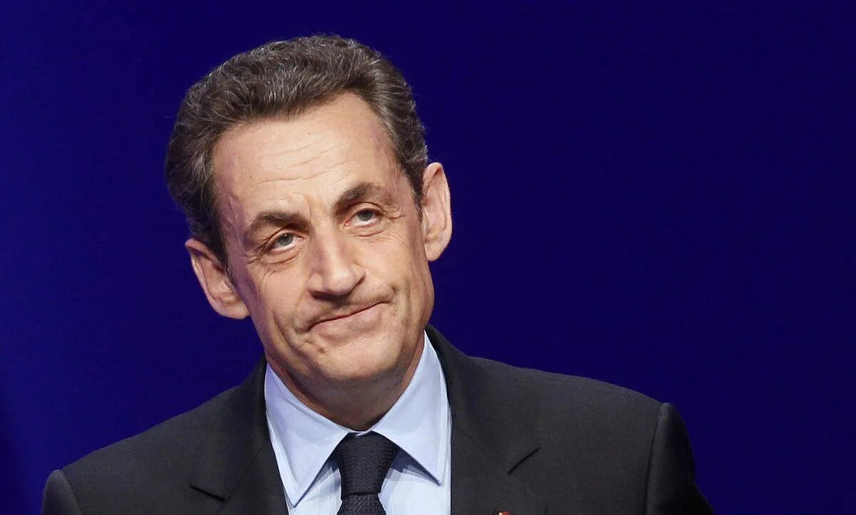 Саркози фото. Саркази Николя Саркози. Николя Саркози портрет.