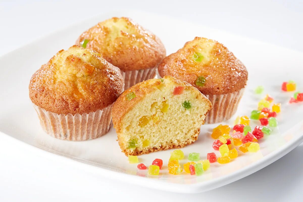 Рецепт кексов с цукатами в формочках. Рецепт кексов с цукатами в формочках. Кекс мини с цукатами. Маффины с изюмом цукатами. Маффины с цукатами.