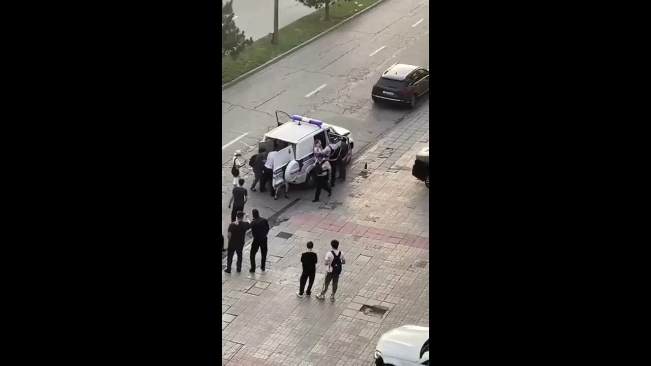 Пьяные девушки устроили. Пьяные женщины в клубе. Пьяные женщины дерутся. Пьяная девушка из владимира. Пьяные девушки в клубе.