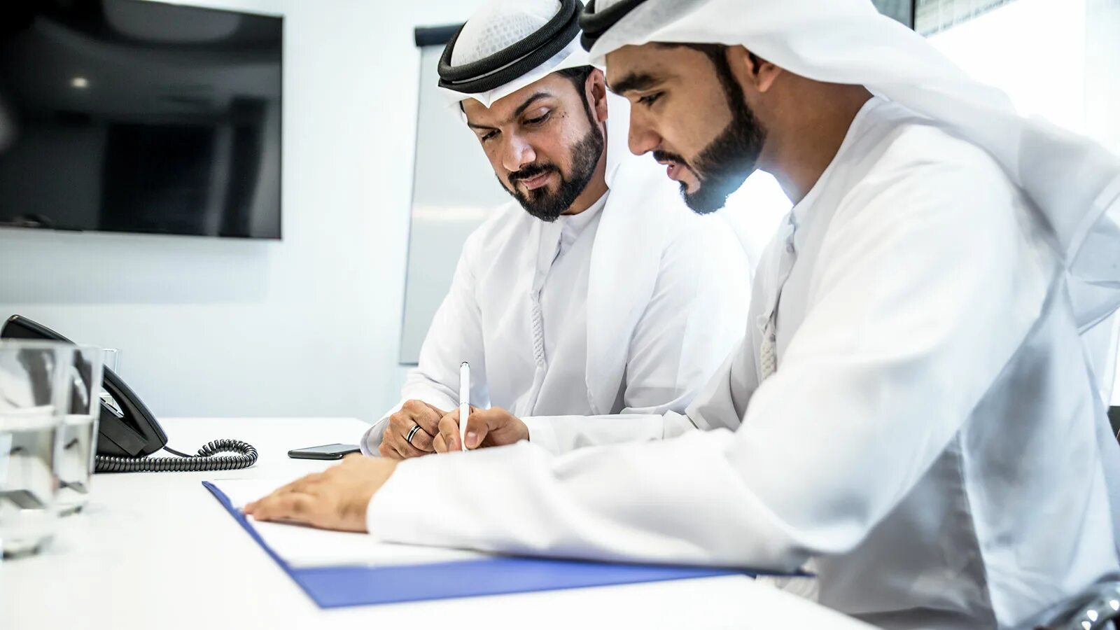 арабский бизнесмен. переговоры с арабами. араб бизнесмен. арабский бизнесмен. переговоры с арабами.