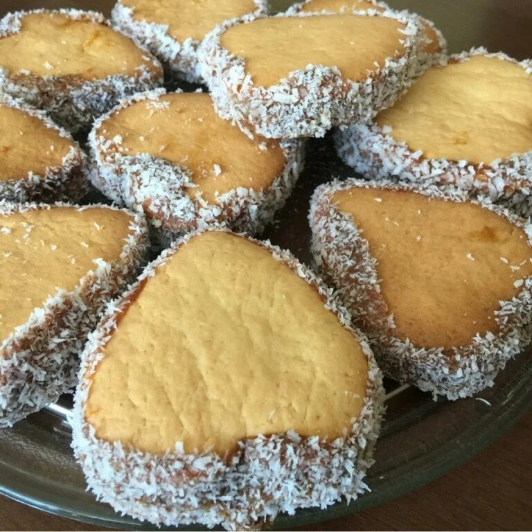 Песочное печенье со сливочным маслом рецепт. Печенье со сгущенкой. Печеньки со сгущенкой. Печенье «песочное». Печенье из сгущенки.