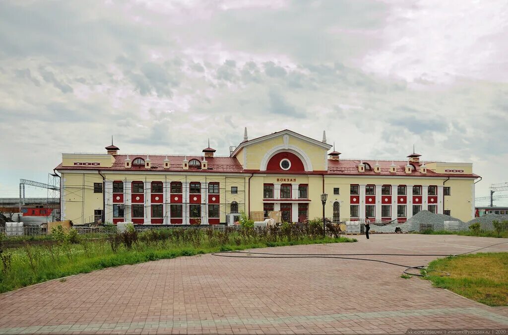 Татарск новосибирская. Татарск Новосибирская область вокзал. ЖД вокзал Татарск Новосибирская область. Новый вокзал Татарск Новосибирская область. Вокзал в городе Татарске.