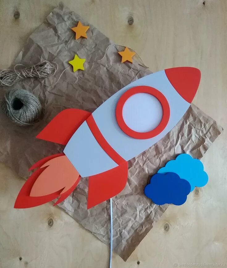 Ракета поделка. Поделка ракета для детского сада. Космические поделки для детского сада. Поделка ко Дню космонавтики.