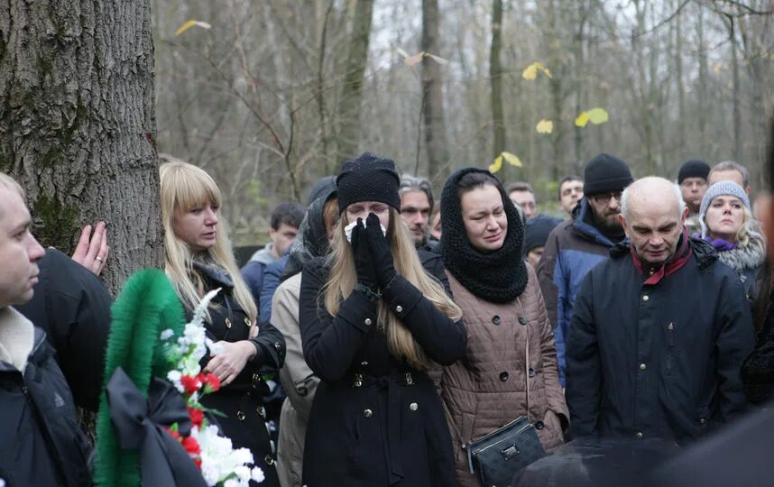 Похоронить в новгороде. Серафимовское кладбище рейс 9268. Смоленское кладбище рейс 9268.