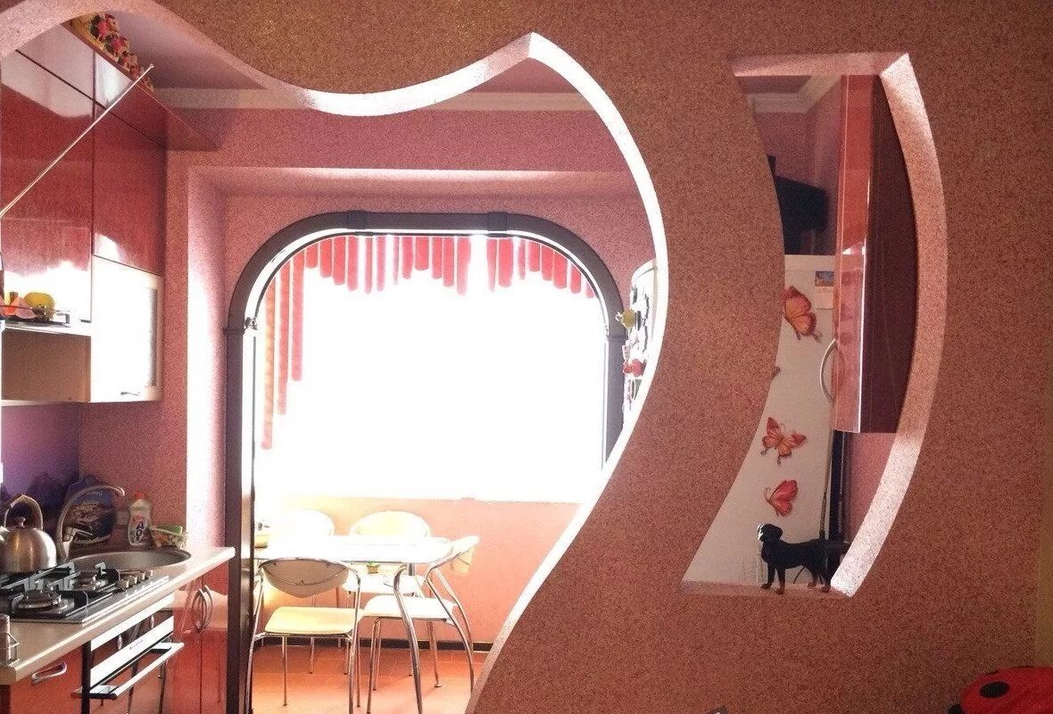 Отделка арок в доме. Кухня арочная как украсить. Арочный проем на кухню. Арка на кухню вместо двери. Арка для кухни в квартире.