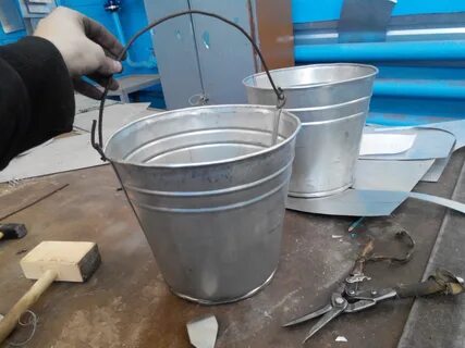 Из жести сделан бак
