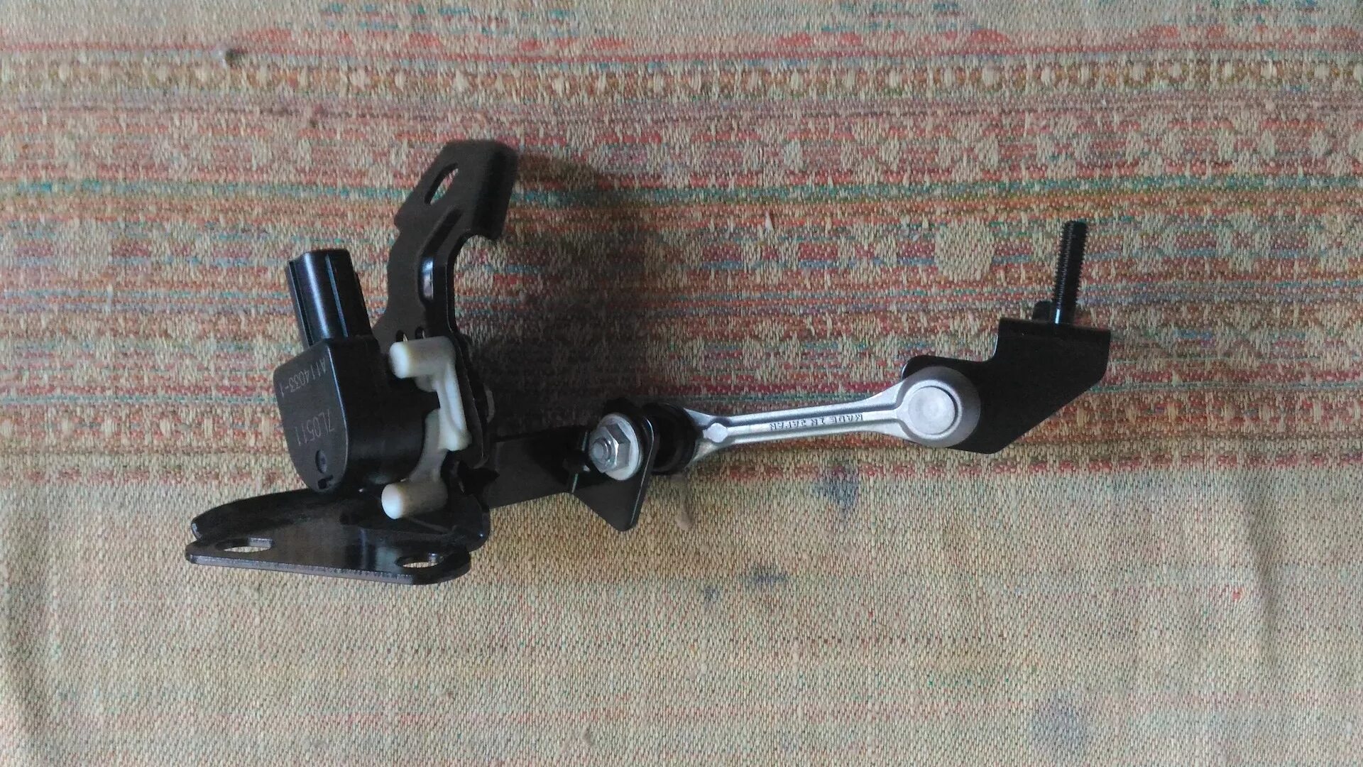 Датчик корректора фар паджеро. Тяги корректора фар паджеро 4. Датчик корректора фар паджеро 4. Корректор фар передний pajero 4. Датчики корректора фар mitsubishi pajero 4.