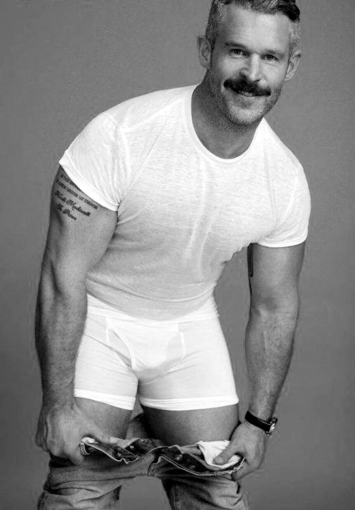 Dilf это. Brett Andrew Miles. Dilf. Muscle Mustache dad. Daddy Wood old Moustache men.